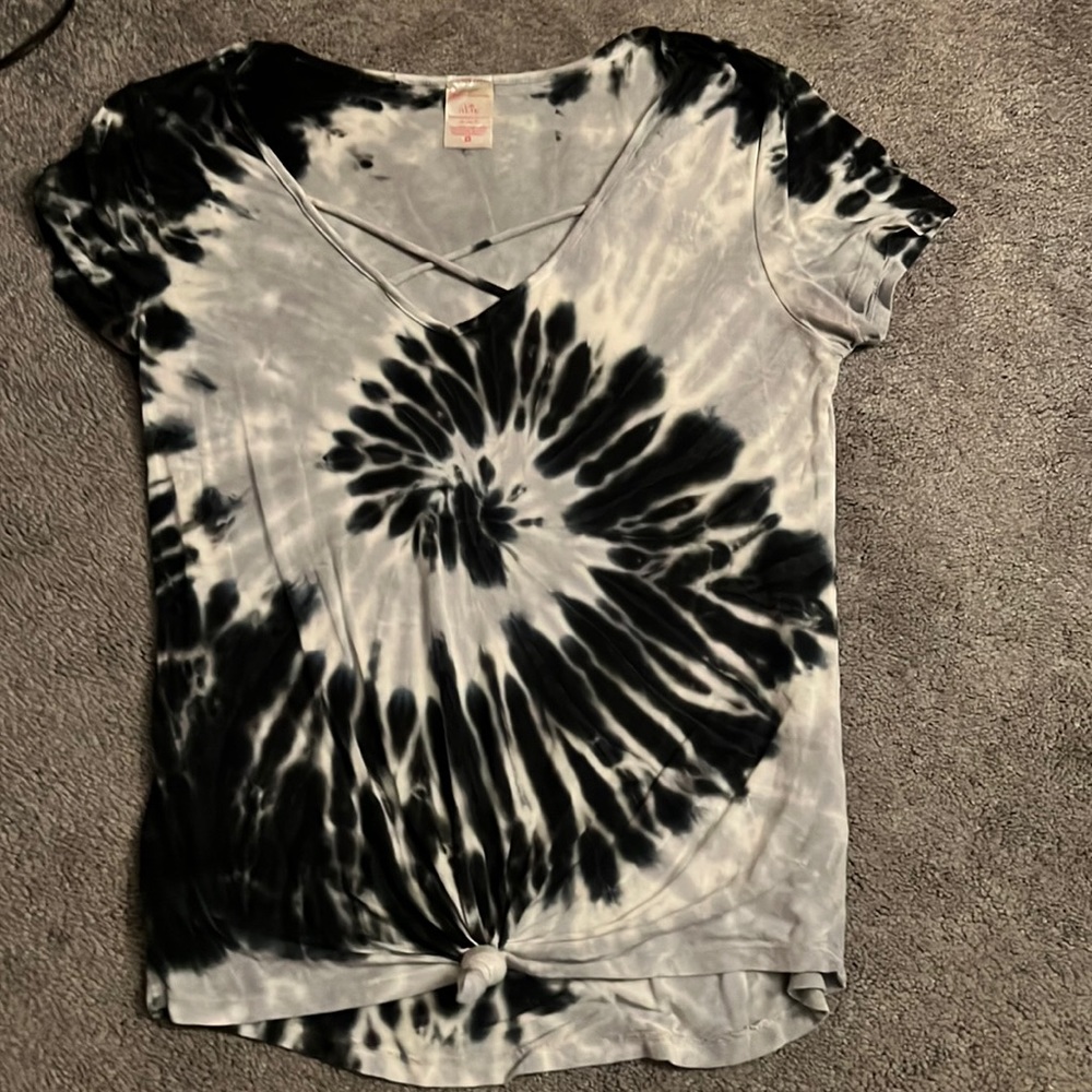 No Boundaries Black & White tie dye T-shirt
